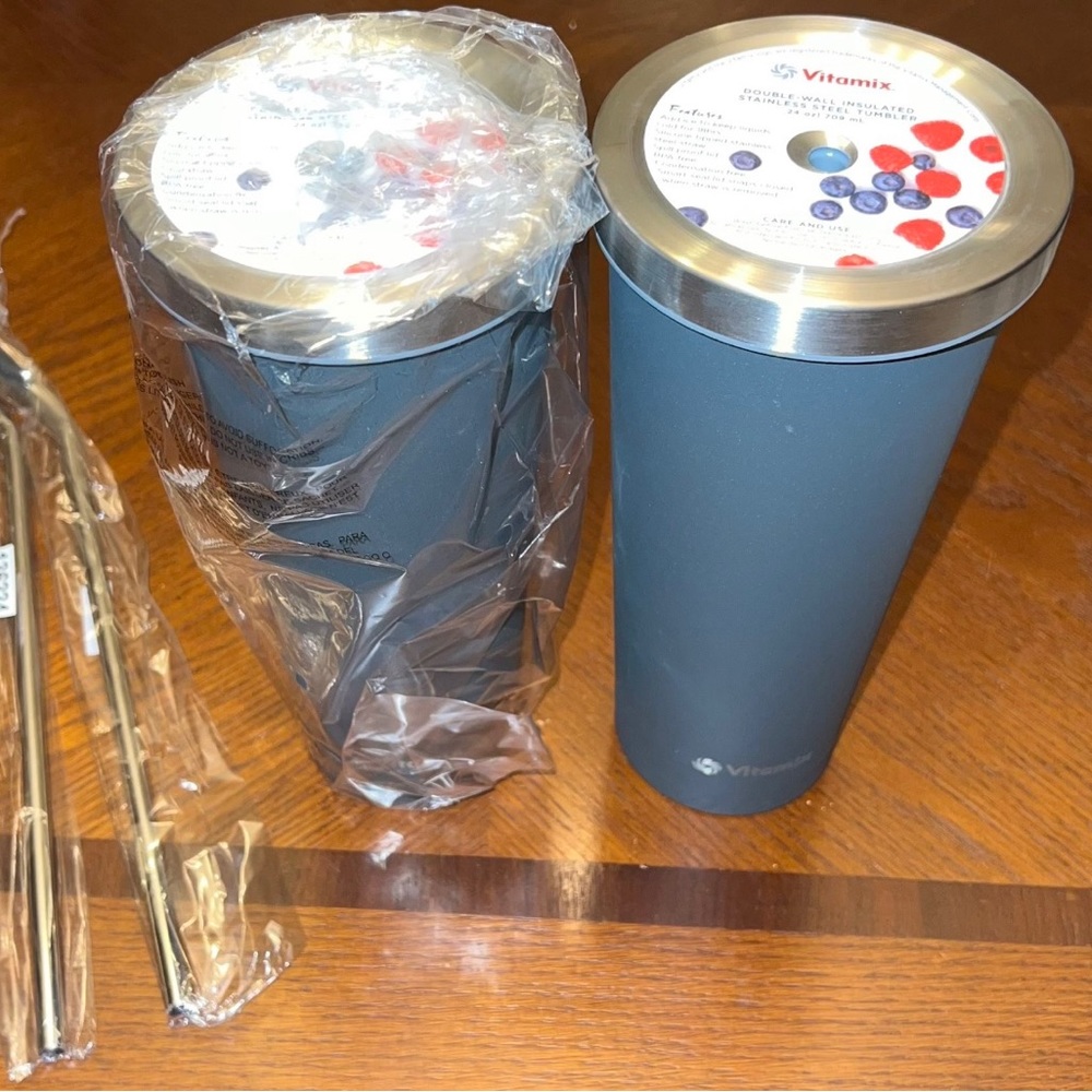 (2) Vitamix 24 oz. Tumblers w/ Straws